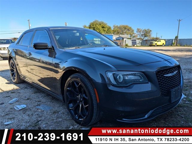 2019 Chrysler 300 Touring