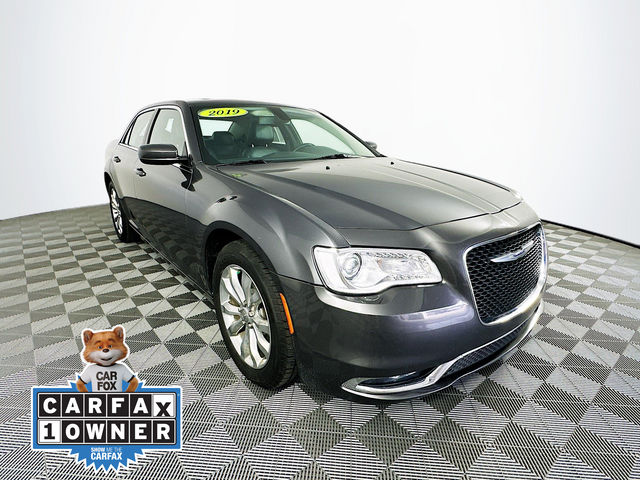 2019 Chrysler 300 Touring L