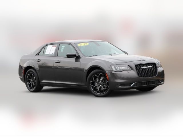 2019 Chrysler 300 Touring