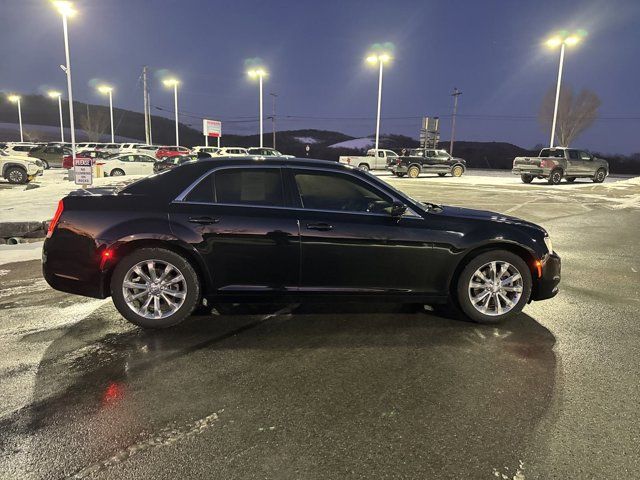 2019 Chrysler 300 Touring L