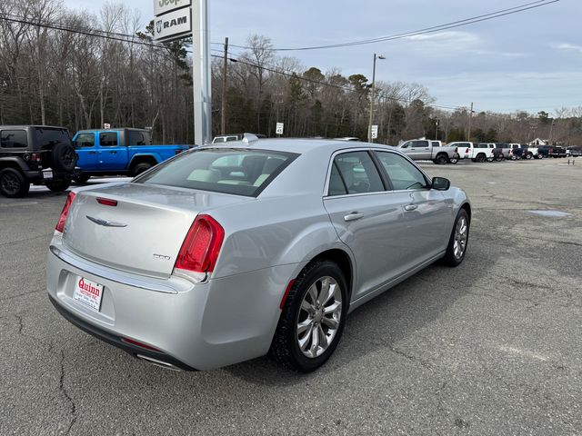 2019 Chrysler 300 Touring L