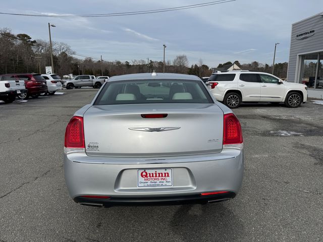 2019 Chrysler 300 Touring L