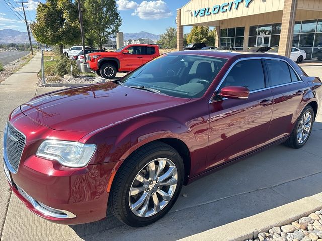 2019 Chrysler 300 Touring L