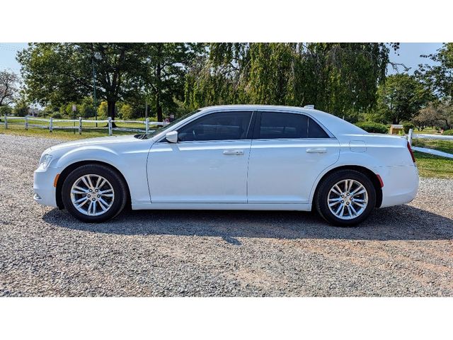 2019 Chrysler 300 Touring L