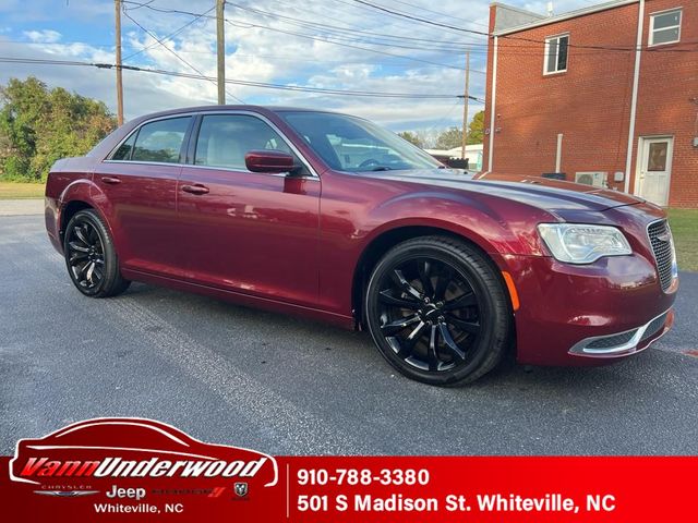 2019 Chrysler 300 Touring L