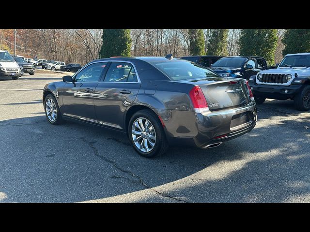 2019 Chrysler 300 Touring L