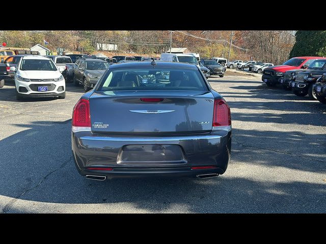 2019 Chrysler 300 Touring L