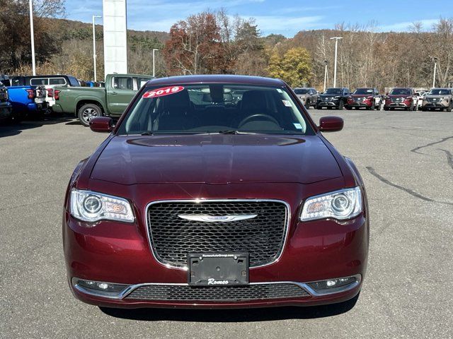 2019 Chrysler 300 Touring L