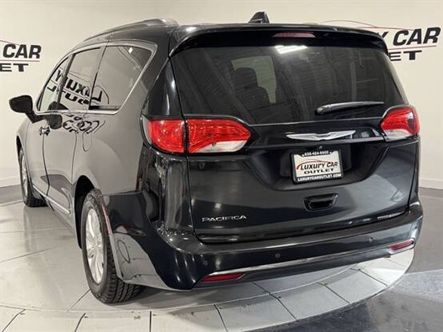 2019 Chrysler Pacifica Touring-L