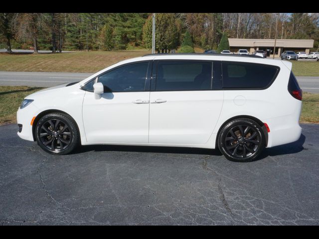 2019 Chrysler Pacifica Touring-L