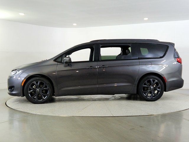 2019 Chrysler Pacifica Touring-L