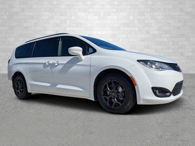 2019 Chrysler Pacifica Touring-L