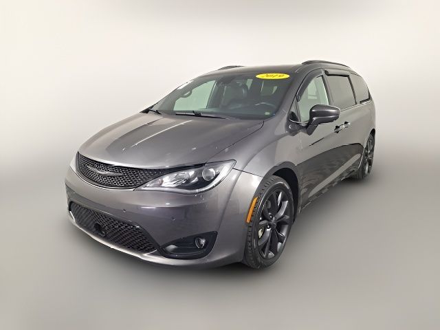 2019 Chrysler Pacifica Touring-L