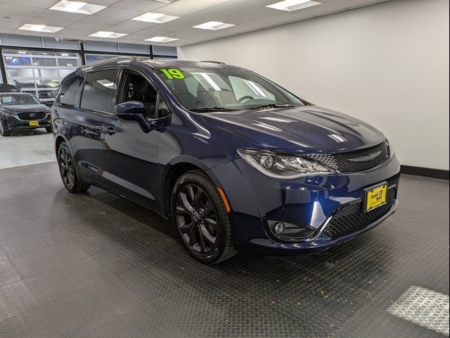 2019 Chrysler Pacifica Touring-L