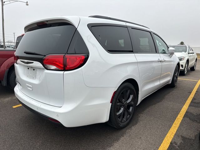 2019 Chrysler Pacifica Touring-L