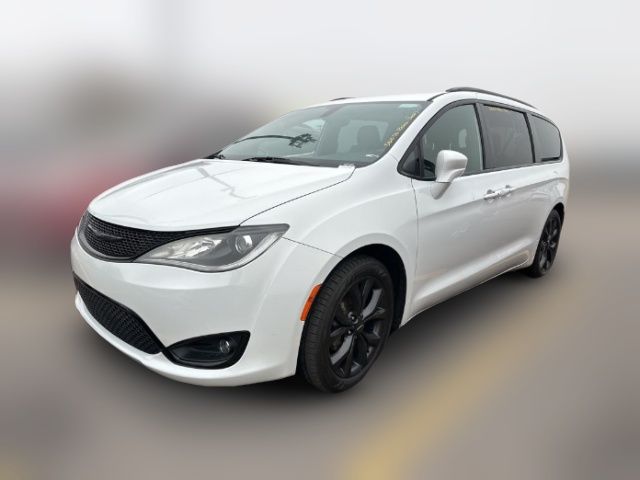 2019 Chrysler Pacifica Touring-L