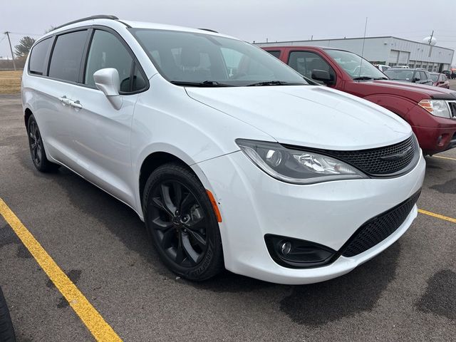 2019 Chrysler Pacifica Touring-L