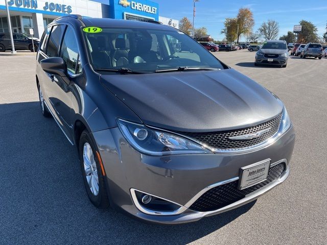 2019 Chrysler Pacifica Touring-L