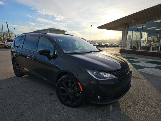 2019 Chrysler Pacifica Touring-L