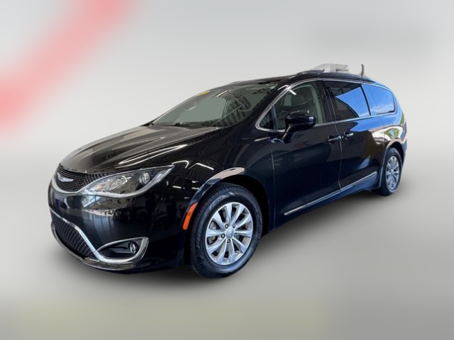 Used 2019 Chrysler Pacifica Minivan For Sale in Muskegon, MI