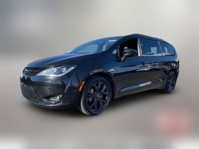 2019 Chrysler Pacifica Touring-L