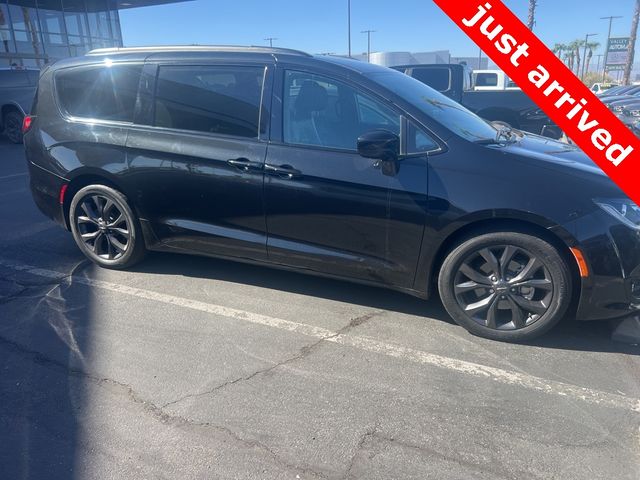 2019 Chrysler Pacifica Touring-L