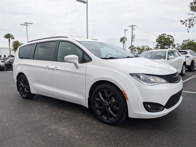 2019 Chrysler Pacifica Touring-L