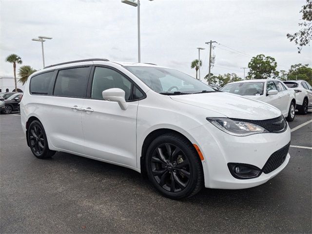 2019 Chrysler Pacifica Touring-L