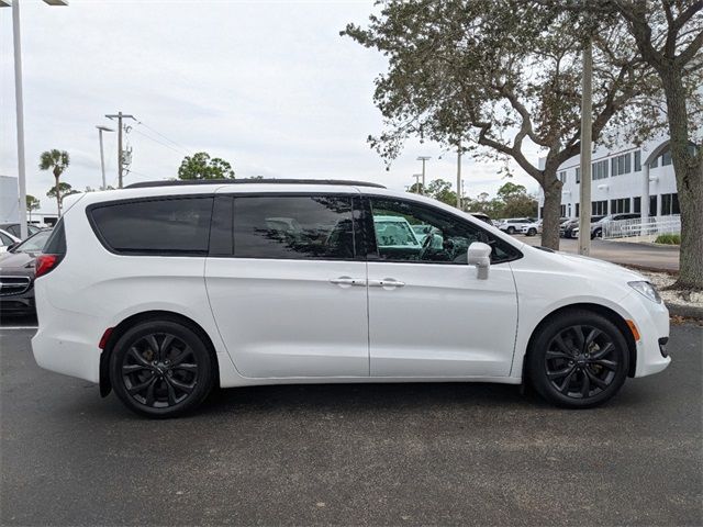 2019 Chrysler Pacifica Touring-L