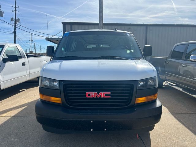 2019 GMC Savana Base