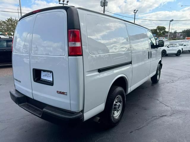 2019 GMC Savana Base