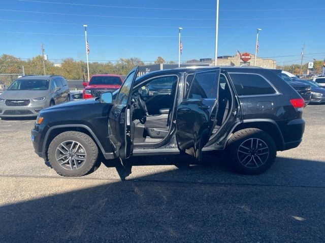 2019 Jeep Grand Cherokee Laredo E