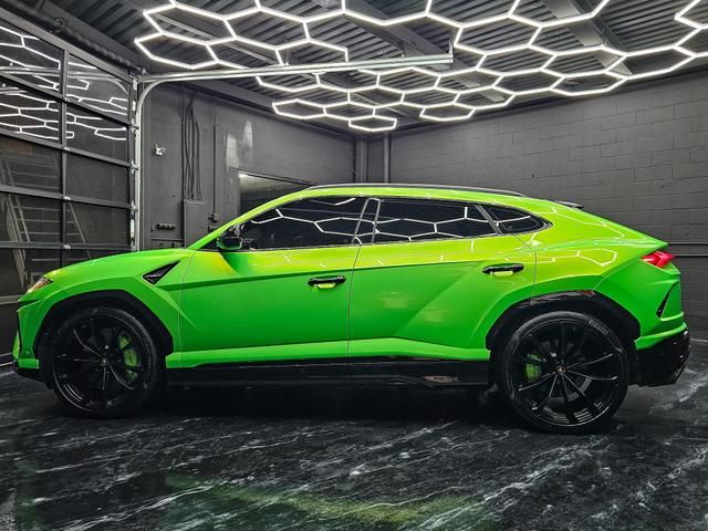 2019 Lamborghini Urus Base