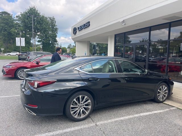 2019 Lexus ES 