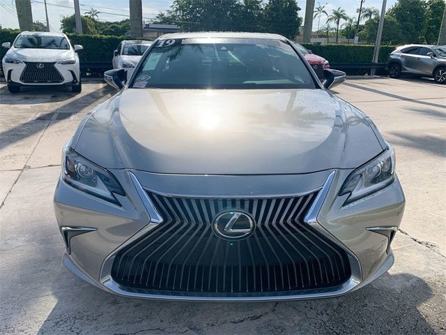 2019 Lexus ES 