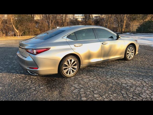 2019 Lexus ES 