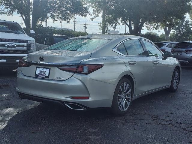 2019 Lexus ES 