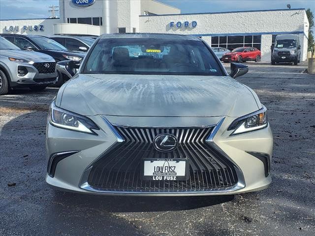 2019 Lexus ES 