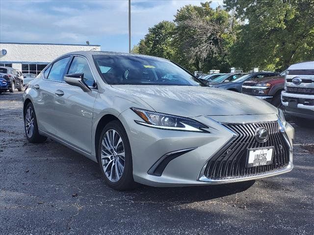 2019 Lexus ES 