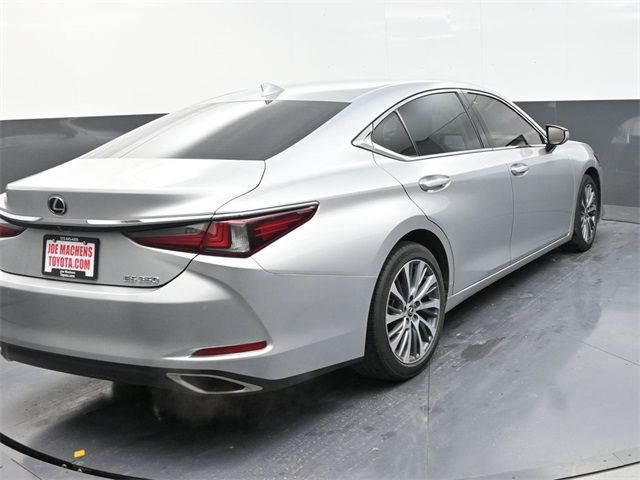 2019 Lexus ES 