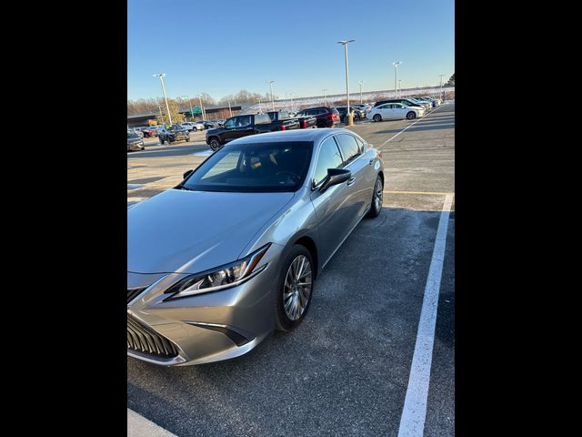 2019 Lexus ES 300h Luxury