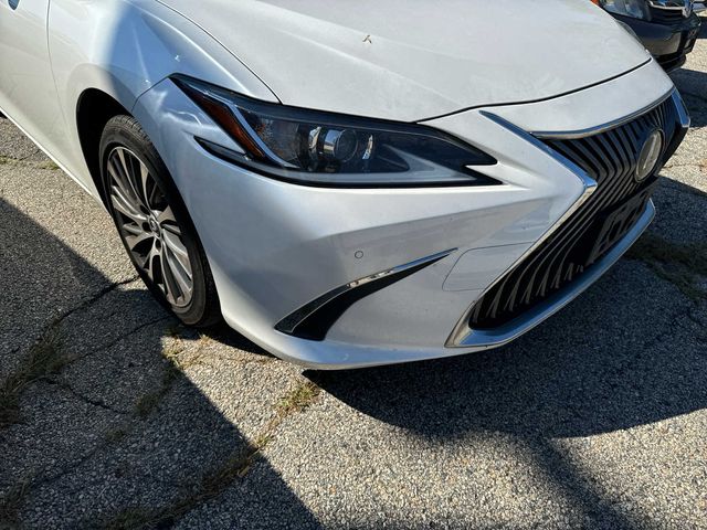 2019 Lexus ES 