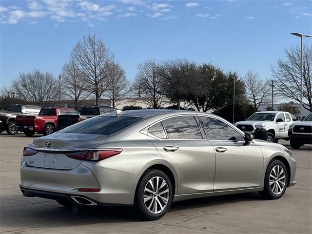 2019 Lexus ES 