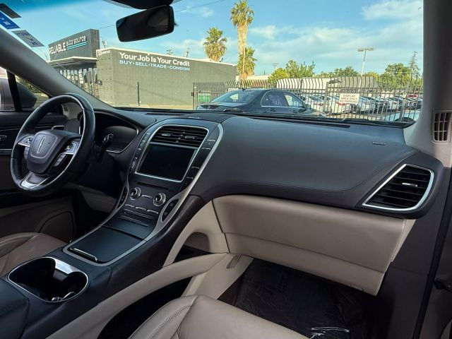 2019 Lincoln Nautilus Select