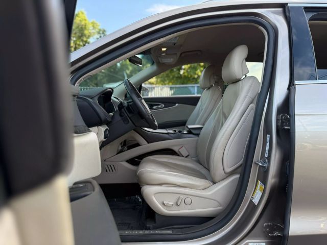 2019 Lincoln Nautilus Select