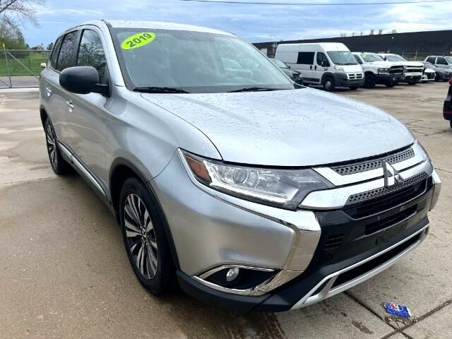 2019 Mitsubishi Outlander ES