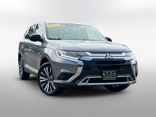 2019 Mitsubishi Outlander ES