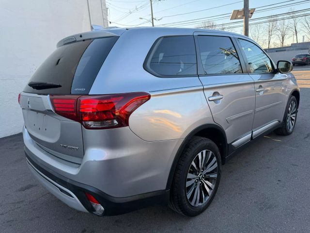 2019 Mitsubishi Outlander SE