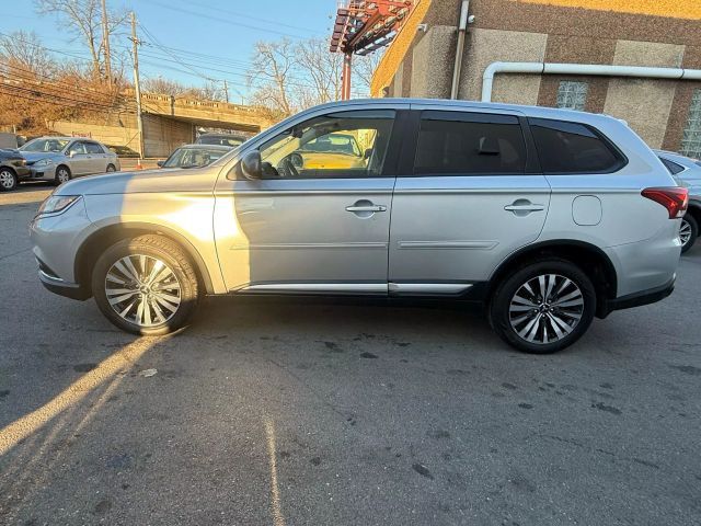 2019 Mitsubishi Outlander SE