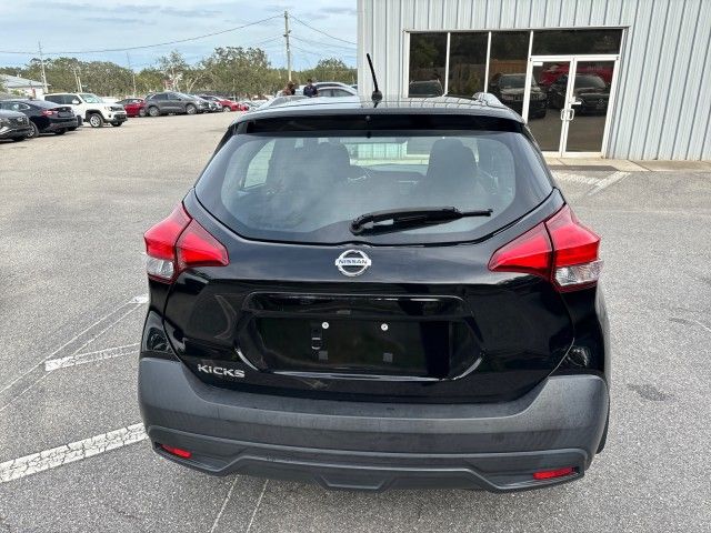 2019 Nissan Kicks S